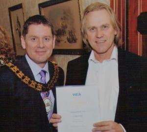 Lord Mayor Stephen Yarwood presenting the Certificate of Achievement